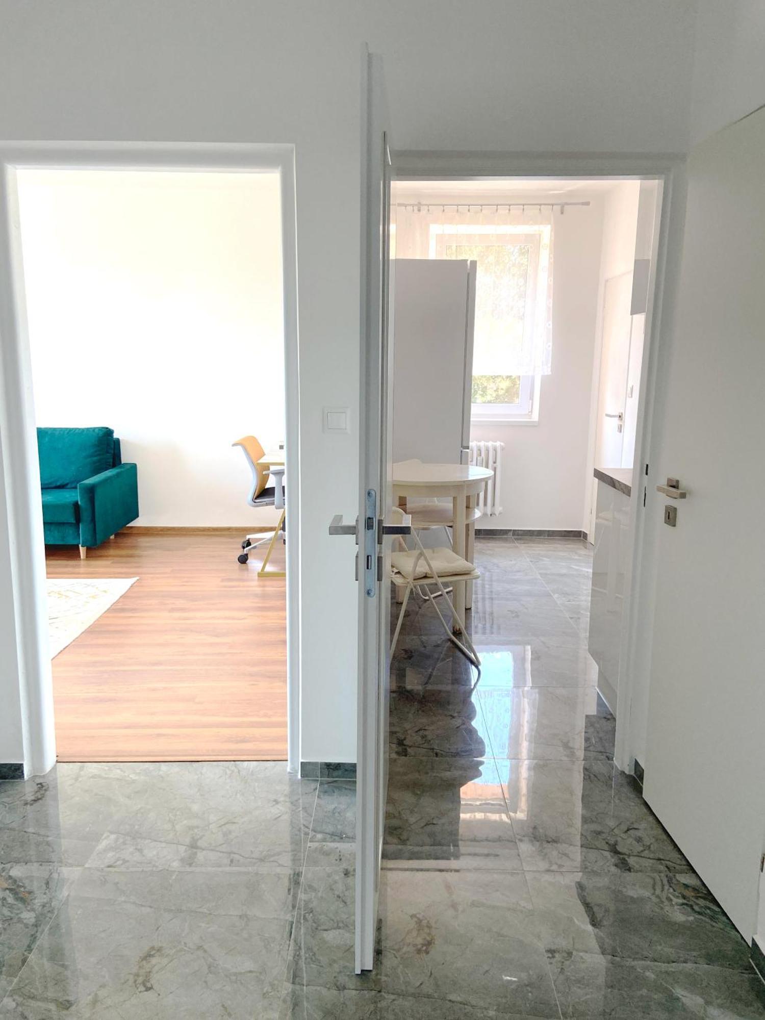 New Colorful Apartment With Big Balcony Bratislava Exterior foto